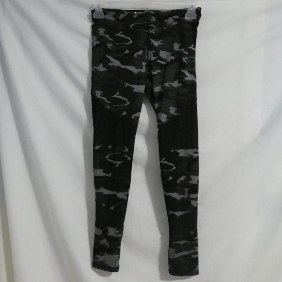 ENERGY PERFORMANCE LEGGING medium camo / camouflage leggings, BNWOT - Picture 1 of 13